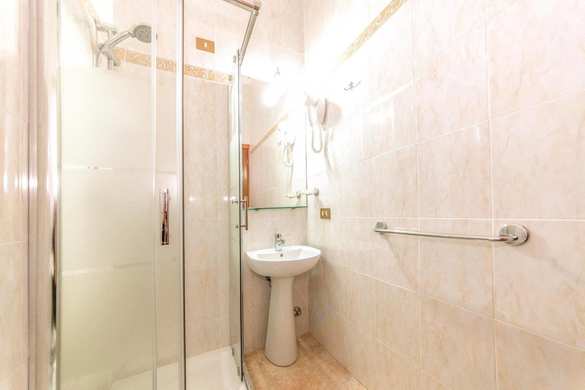 Downtown Accommodation โรม ภายนอก รูปภาพ