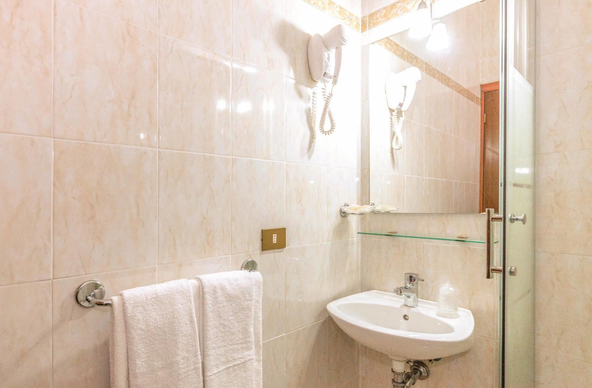 Downtown Accommodation โรม ภายนอก รูปภาพ