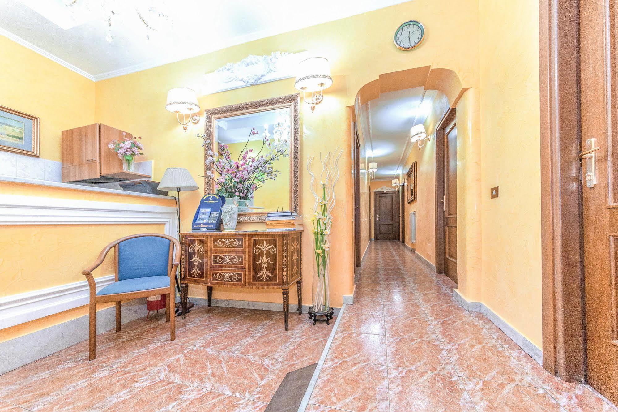 Downtown Accommodation โรม ภายนอก รูปภาพ